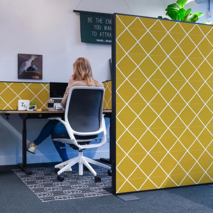 Akoestische roomdivider met eigen print