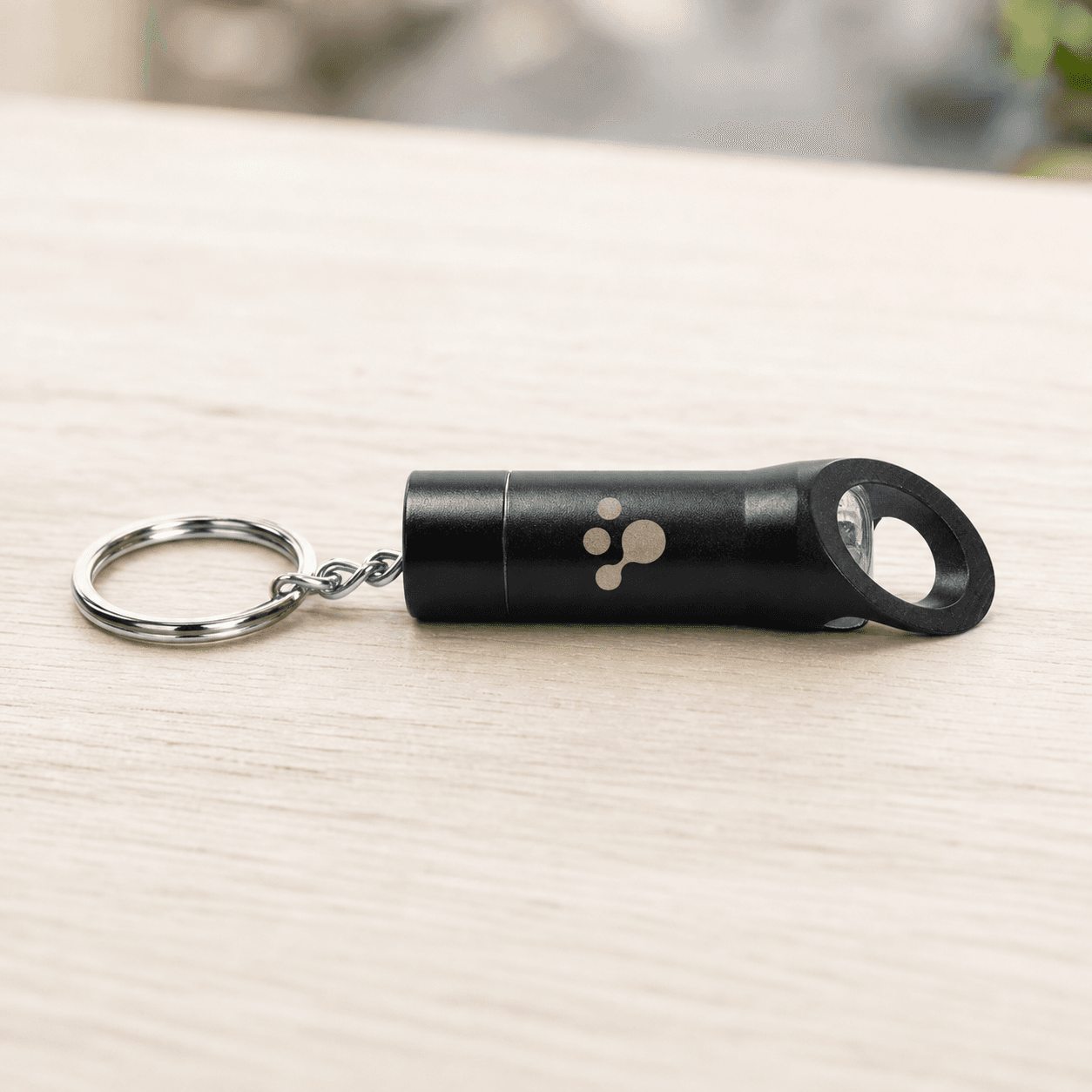 Sleutelhanger met LED lampje en flessenopener bedrukken